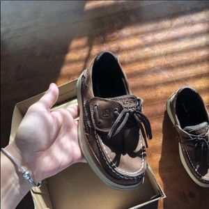 2 pairs of shoes like new